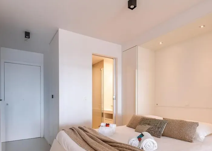 Huswell - Cozy Modern With Magnificent Sea-view Apartment